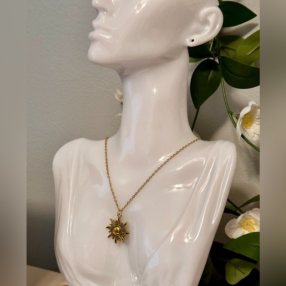 Sun Pendant Necklace and Earrings Set Gold Tone Stainless Steel Chain New - Picture 2 of 12